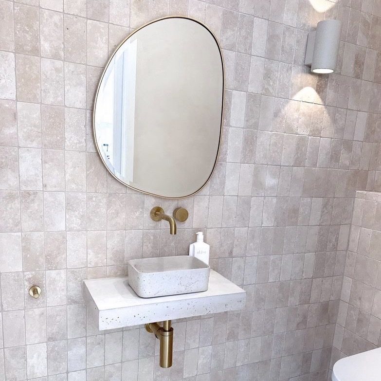 Aarde Mini Basin in Rammed Earth, Queensland home