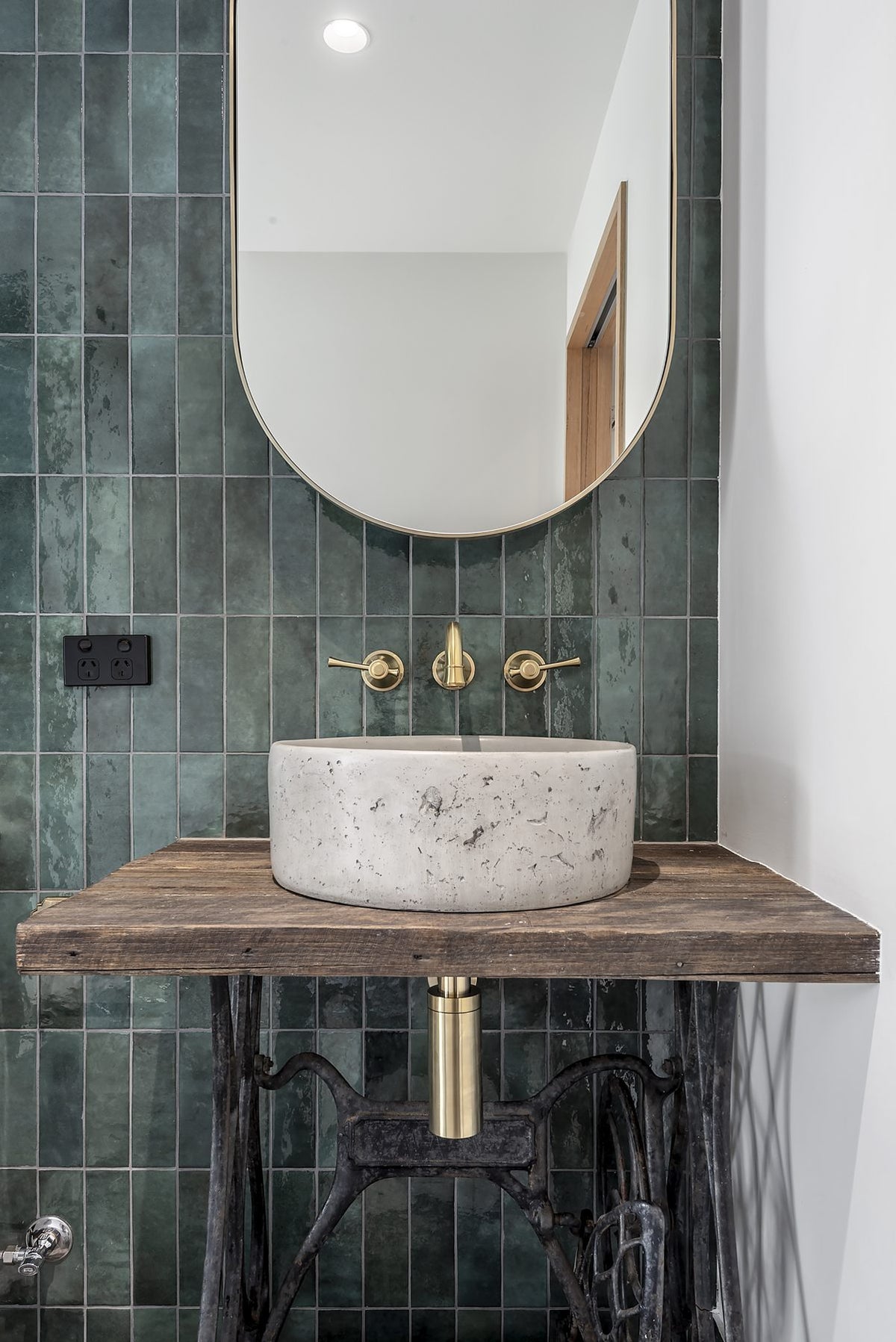 Aarde Round Basin in custom colour, Momentom, Barwon Heads