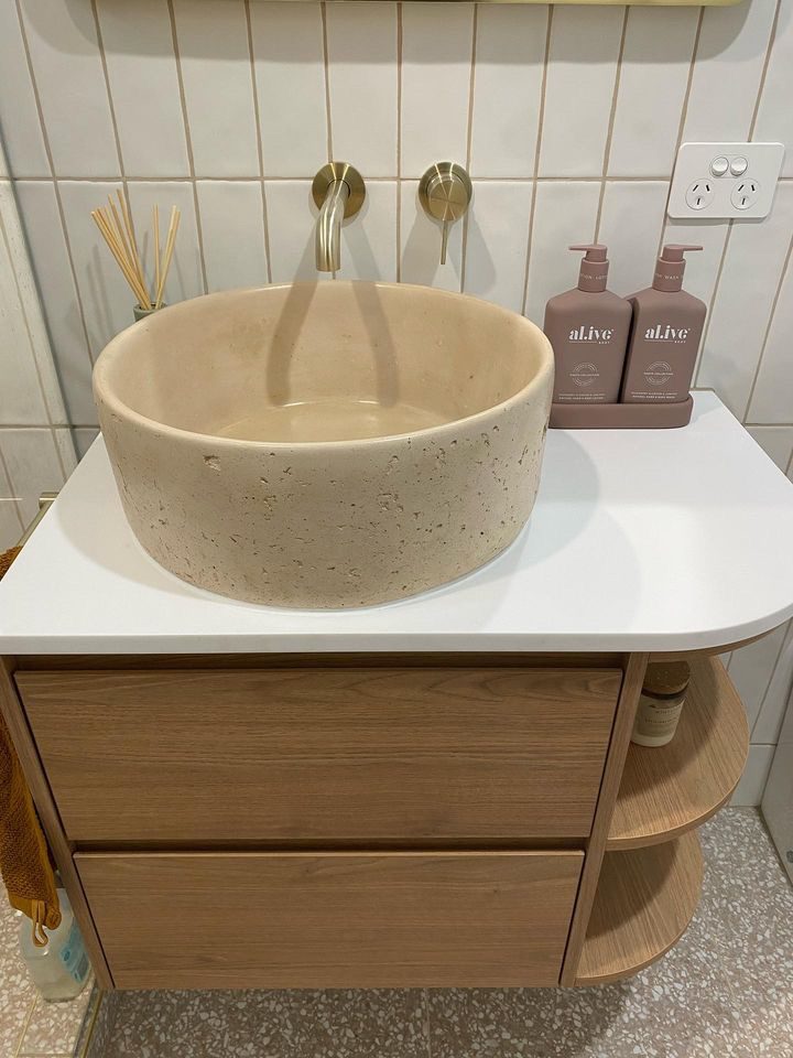 Aarde Round Basin in Rammed Earth, Private home