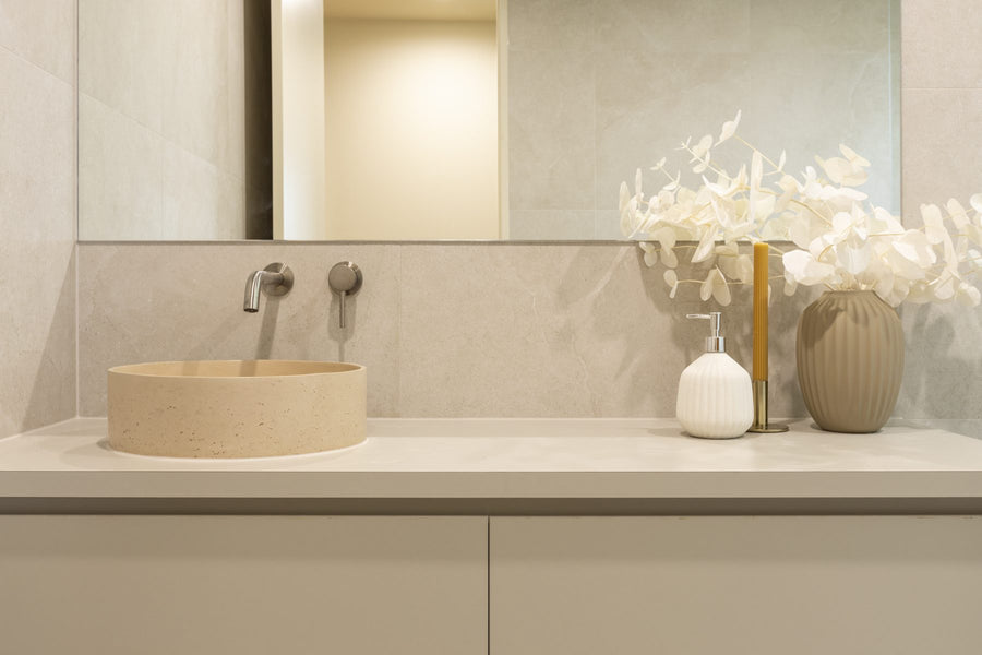 Cassidy Round Basin in Rammed Earth, Zelena